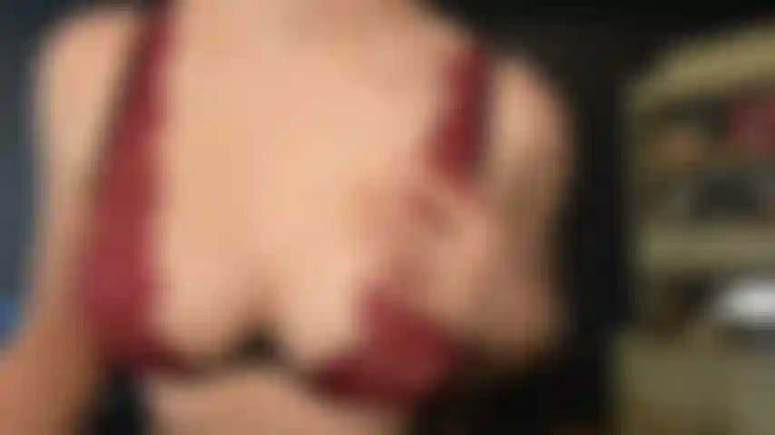 Schau mir zu, wie ich meinen strap-on streichle.