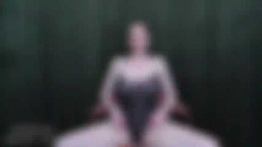 Nicht-gegenseitige masturbation (masturbations-erniedrigung, loser cfnm) – willkommen bei der nicht-gegenseitigen masturbation: wo ich das nicht tun werde! Aber du wirst es. Du wirst mich niemals dabei sehen, wie ich mich selbst anfasse. Aber du wirst dich vor mir selbst anfassen, damit ich dich auslachen kann! Ich weiß, dass du schon steinhart bist und wichst, weil du weißt, dass du mich abstoßt. Pump weiter an diesem hässlichen schwanz mit diesem blöden gesichtsausdruck! Du wirst wahrscheinlich jeden moment abspritzen. Du könntest mich niemals erregen – dein anblick macht mich aktiv schlaff. Warum sollte ich mich also jemals vor dir selbst anfassen? Komm einfach schon. Widerlich.