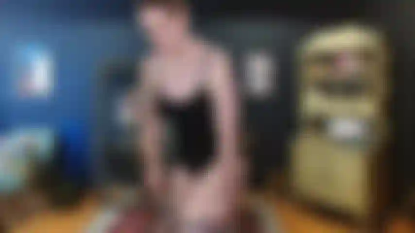 Schwach und hilflos für den strapon der göttin.