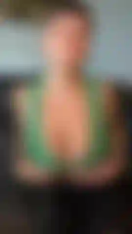 Watch me play with myself and talk dirty. JOI!