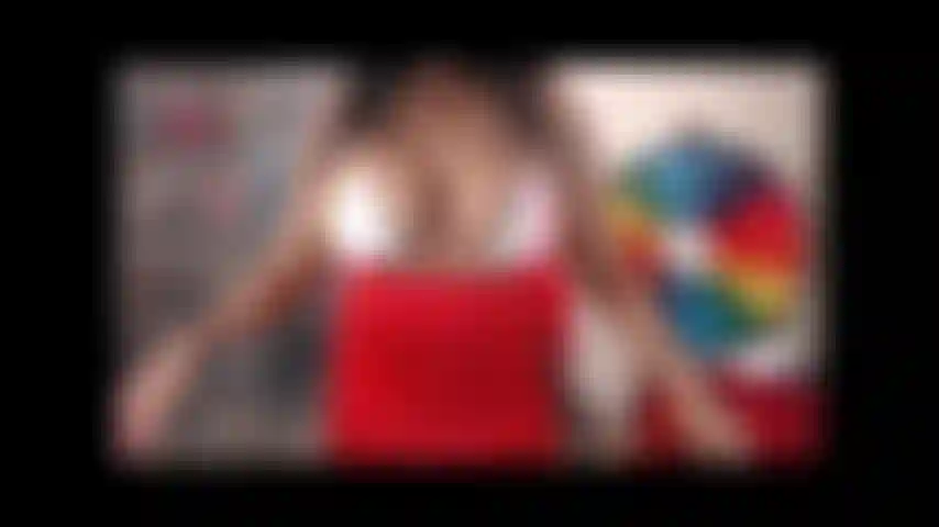 Aufgezeichnete show: heißes mädchen lacht über deinen schwanz.