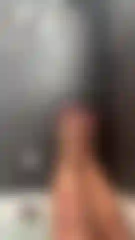 Pretty feet worship (bath edition)