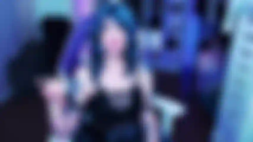 Die arschschnüffeln, fußlecken und körperanbetung für simps betreibt.