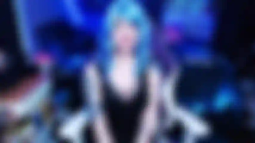 Gamer-freundin überzeugt dich, unterwürfig zu sein.