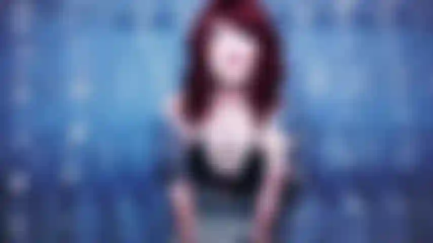 Heiße hausfrau gibt cuckold-aufgaben für bi-cucks.