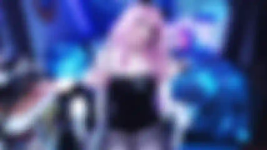 Latex_tease_with_squirt_feet_and_hitachi.