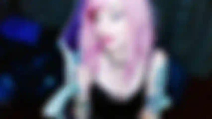 Goddess überredet dich, deinen winzigen schwanz in einem käfig einzusperren. Reines keuschheits-baiting und dann verweigert sie dir jede ihrer vollkommenheiten. Goddess zeigt auch ihre perfekten füße und überredet dich, pegging als befriedigung auszuprobieren. Die einzige art von befriedigung, die du bekommen wirst.