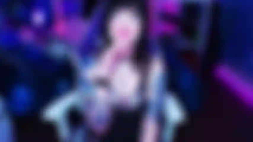 Findom_task_-verkaufe_dein_haus_für_die_göttin_.
