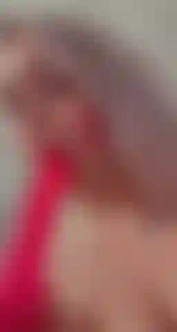 Ich liebe es meinen dildo zu lutschen und dann meine fotze damit zu ficken.