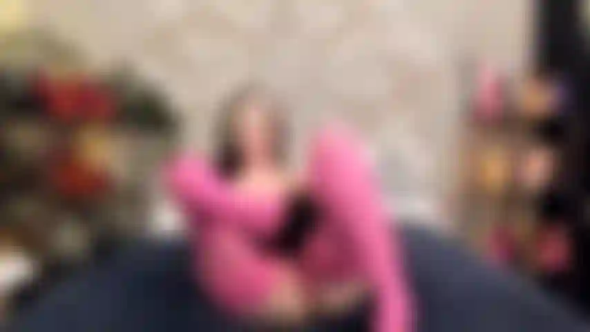 ( Gs.395) GoldieStar tritt in einer goldshow auf. Rollenspiel (alle männer im raum beim namen nennen...) 11:02 Minuten. Rosa kleid. Höschen. Strümpfe, schwarze pumps, große titten, behaarte muschi, squirting, anal, dp, interaktives leuchtendes spielzeug (17.12.2021).