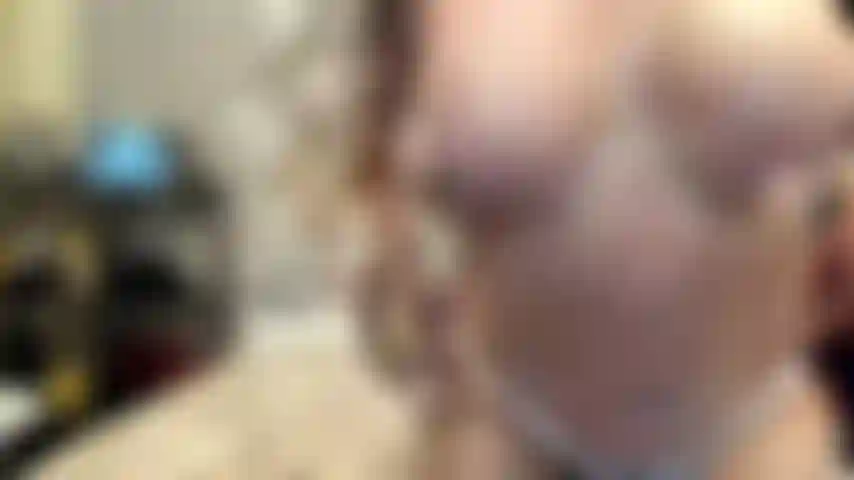 ( Gs.736) GoldieStar tritt in der goldshow auf – 10 minuten. Große titten, haarige muschi, großer arsch, vergoldet, spritzend, barfuß, schwarze high heels mit spikes, anal (25.08.2022).