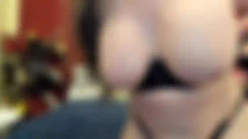 ( Gs.510) GoldieStar tritt in einer goldshow auf (ruft alle im raum beim namen auf...) 11:01 Minuten. Gilf, große titten, behaarte muschi, nackte füße, anal, dp, ganz weiße dildos, gespreizte muschi (11.04.2022).