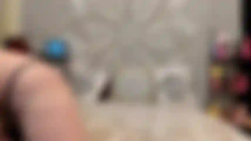 ( Gs.799) GoldieStar tritt in der goldshow auf – 10 minuten. Große titten, vergoldet, haarige muschi, spritzen, nackte füße, großer rosa dildo, anal, doppelpenetration (13.11.2022).