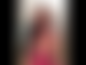 (42) GoldieStar trägt in diesem diashow-fotoset einen pinkfarbenen netz-bodystocking. Muschispiele.