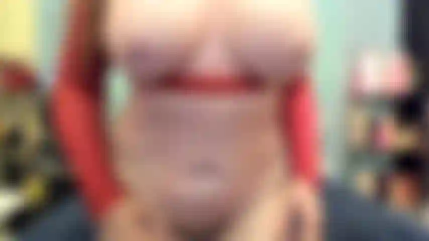 ( Gs.685) GoldieStar tritt in der goldshow auf – 10 minuten. Große titten, vergoldet, haarige muschi, barfuß, spritzend, anal (04.08.2022).