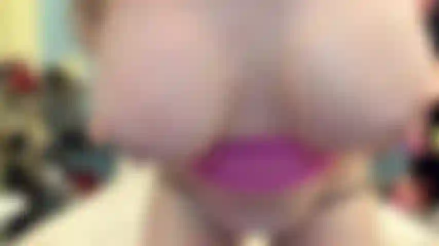 ( Gs.583) GoldieStar tritt in einer goldshow auf – 8:59 minuten. Gilf, große titten, behaarte muschi, interaktives spielzeug, schwarze low heels, großer rosa dildo, anal, dp (27.05.2022).