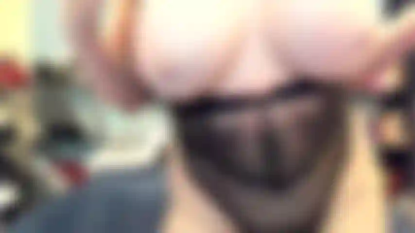 ( Gs.594) GoldieStar tritt in einer goldshow auf – 9 minuten. Große titten, großer arsch, gilf, behaarte muschi, squirting, großer rosa dildo, nackte füße, anal, dp (29.05.2022).