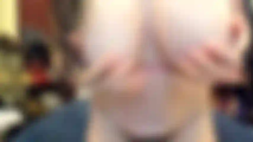 ( Gs.385) GoldieStar tritt in einer goldshow auf. Rollenspiel (alle männer im raum beim namen nennen...) 10:01 Minuten. Große titten, milf, interaktives leuchtendes spielzeug, nackte füße, squirting, silberner high heel, anal, interracial dp (12.12.2021).