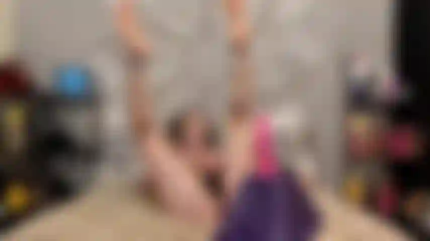 ( Gs.813) GoldieStar tritt in einer goldshow auf – 10 minuten. Nackte füße, große titten, squirting, fußspiele, behaarte muschi, interaktives spielzeug, anal, doppelte penetration, schwarze dildos, cremiges sperma (19.11.2022).