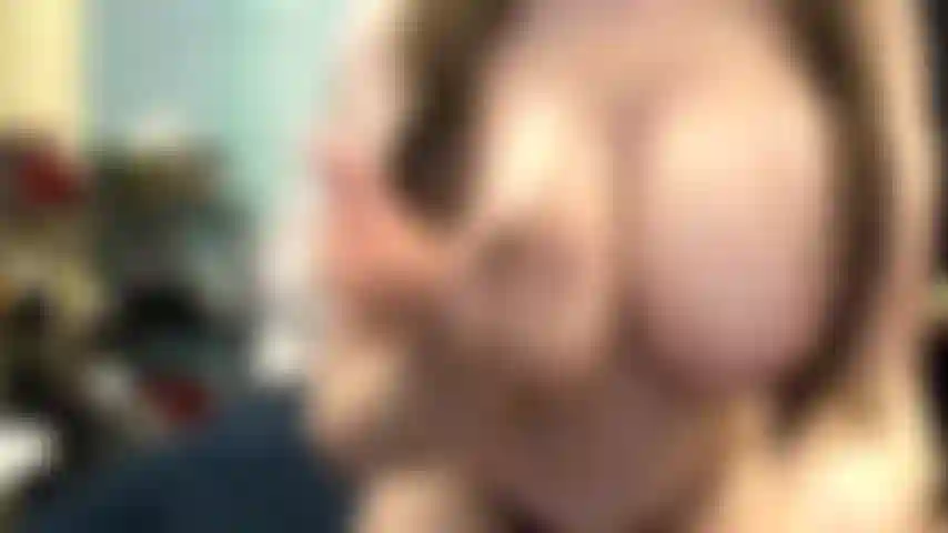 ( Gs.582) GoldieStar tritt in der goldshow auf – 9 minuten. Große titten, vergoldet, spritzend, barfuß, anal, reiten (26.05.2022).