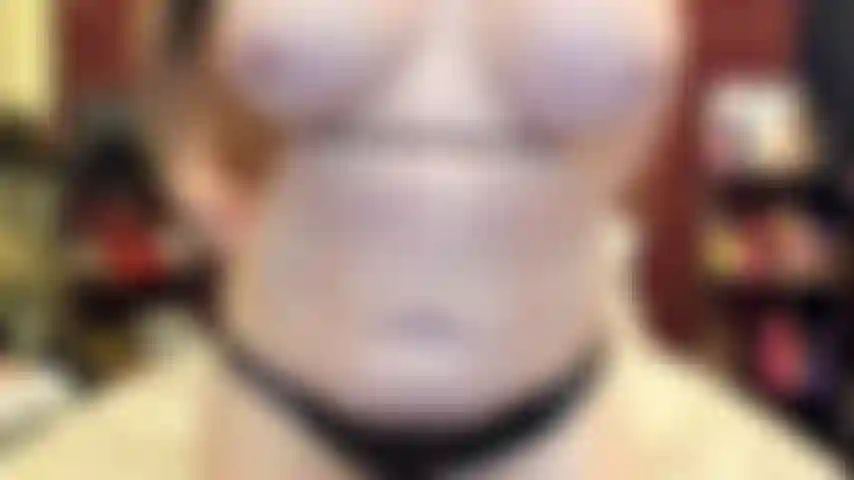 ( Gs.390) GoldieStar tritt in einer goldshow auf. Rollenspiel (alle männer im raum beim namen nennen...) 10 Minuten. Schwarzer tanga-bikini, milf, große titten, squirting, anal mit großem roten dildo, reiten, haarige muschi (12.12.2021).