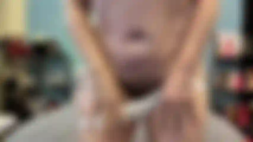 ( Gs.642) GoldieStar tritt in einer goldshow auf – 11:01 minuten. Große titten, gilf, schwarze high heels mit nieten, behaarte muschi, squirting, interaktives spielzeug, anal, dp, alle weißen dildos (25.06.2022).