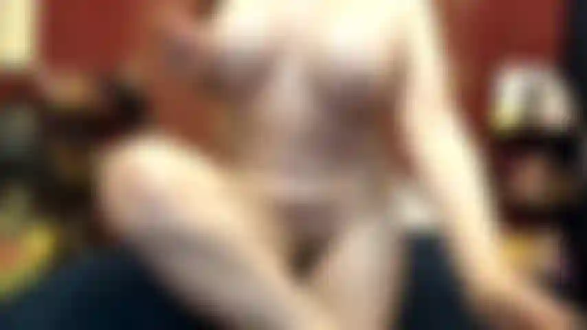 ( Gs.36) GoldieStar tritt in einer goldshow auf. Rollenspiel (alle männer im raum beim namen nennen...) 9 Minuten. Rollenspiel, anal, squirt, nahaufnahme, dp, gespreizte muschi (1.4.2021).