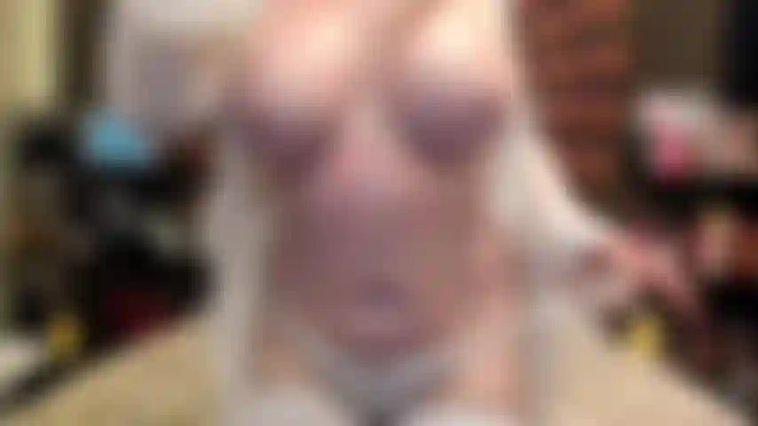 ( Gs.760) GoldieStar tritt in der goldshow auf – 10:55 minuten. Gilf, große titten, haarige muschi, weiße hauchdünne strümpfe, silberne high heels mit spikes, öl, anal, doppelpenetration (01.10.2022).