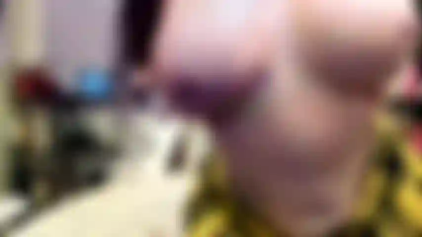 ( Gs.803) GoldieStar tritt in der goldshow auf – 11:01 minuten. Große titten, vergoldet, haarige muschi, karierter rock, barfuß, großer rosa dildo, spritzend, anal, dp (18.11.2022).