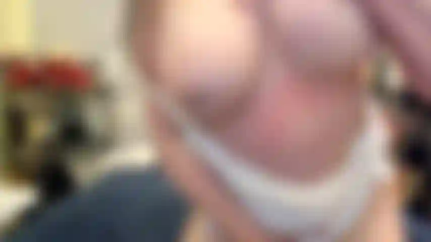 ( Gs.452) GoldieStar tritt in der goldshow auf. Rollenspiel (alle im raum beim namen nennen...) 10:01 Protokoll. Weißes outfit, gilf, große titten, haarige muschi, öl, spritzen, anal, doppelpenetration, ganz weiße dildos (04.02.2022).