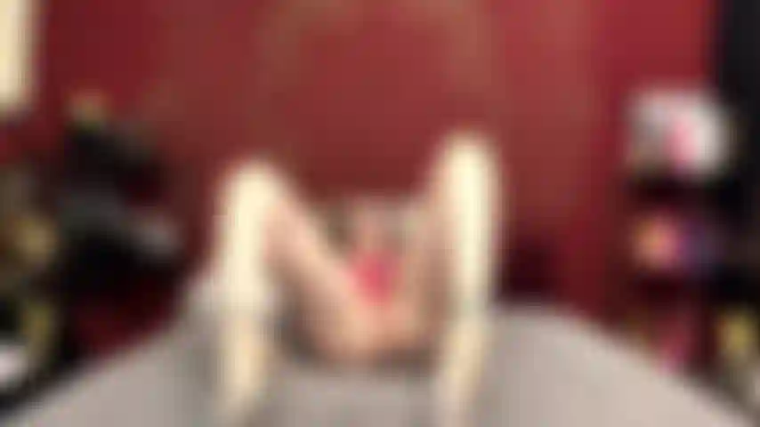 ( Gs.562) GoldieStar tritt in einer goldshow auf – 9 minuten. Silberne high heels mit stöckelschuhen, große titten, gilf, interaktives spielzeug, großer rosa dildo, öl, squirting, haarige muschi, anal, dp (15.05.2022).