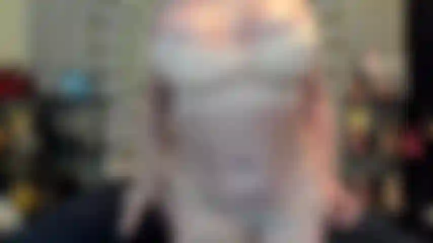 ( Gs.864) GoldieStar tritt in der goldshow auf – 10:57 minuten. Hauchdünne braune strümpfe, große titten, haarige muschi, spritzen, gespreizte muschi, cremiges sperma, ganz weiße dildos (17.12.2022).