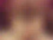 (30) Goldie star spielt mit ihrer muschi und spritzt dann mit ihrem hitachi-zauberstab ... Dann spritzt sie ab.