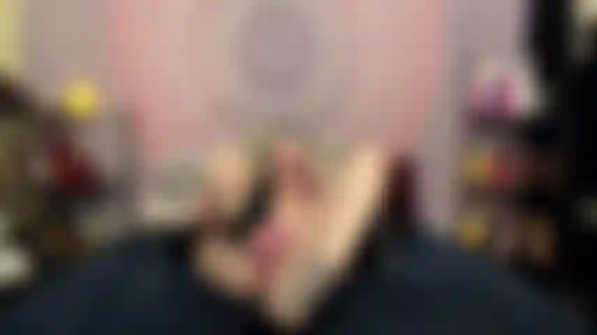 ( Gs.366) GoldieStar tritt in einer goldshow auf. Rollenspiel (alle männer im raum beim namen nennen...) 12 Minuten. Mit schwarzen strasssteinen besetzte high heels, große titten, milf, interaktives spielzeug, squirting, anal, dp, rollenspiel (04.12.2021).