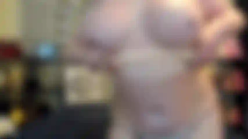 ( Gs.884) GoldieStar tritt in der goldshow auf – 9:59 minuten. Große titten, großer arsch, vergoldet, haarige muschi, spritzen, gespreizte muschi, nackte füße, anal, doppelpenetration, ganz weiße dildos (08.01.2023).