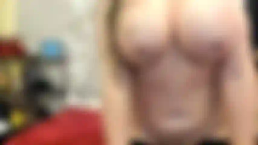 ( Gs.816) GoldieStar tritt in einer goldshow auf – 11 minuten. Große titten, großer arsch, gilf, behaarte muschi, schwarze strümpfe, squirting, anal, dp (20.11.2022).