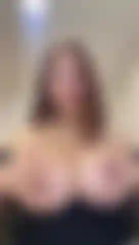 Die hüpfen, spielen und an den brustwarzen saugen.