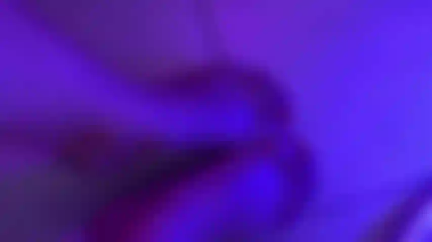 ultraviolet light u my feet with paint