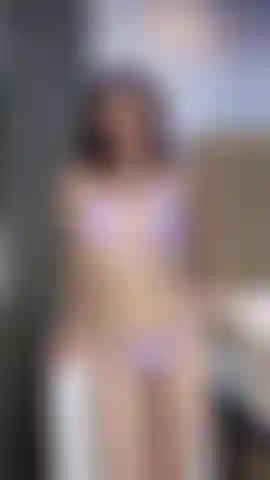 Ich berühre meine muschi für dich.