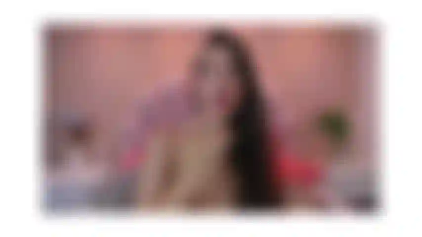 Reibe meine süße kleine muschi für dich.