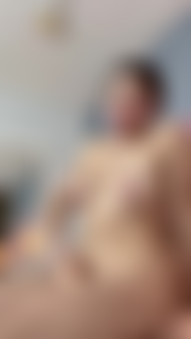 Schau mir zu, wie ich über dich komme (auf meinem oberkörper reitend).