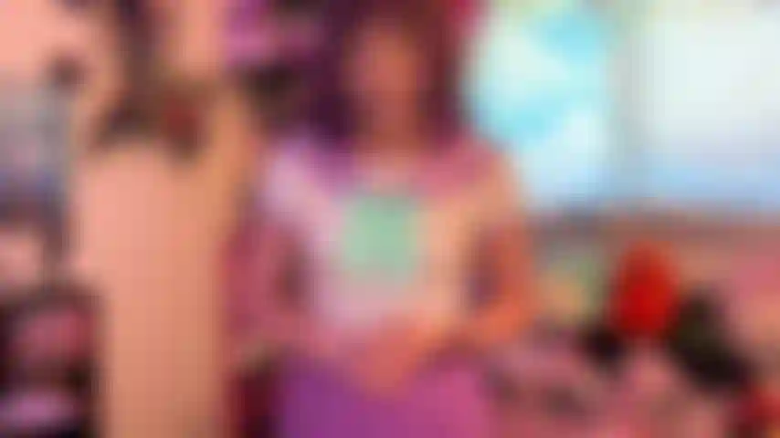 Ein schulmädchen braucht deinen samen.