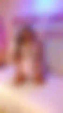 You are a sexy brunette