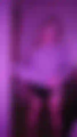 . Zieh dich mit mir aus und an.