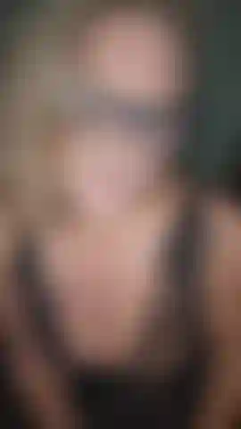 Lass mich deinen schwanz lutschen.