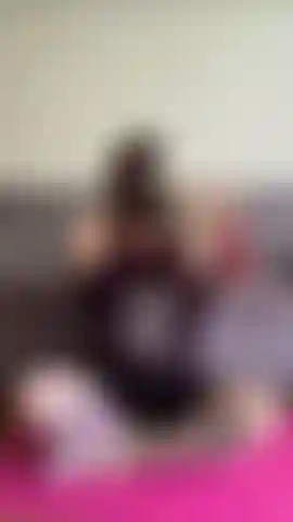 Beim yoga wird es zu heiß für kleidung.