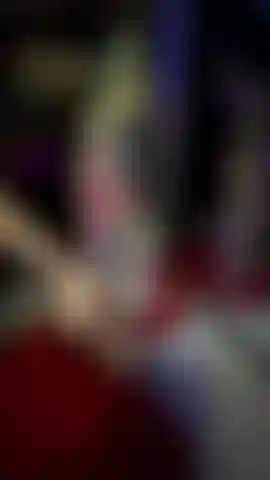 Magst du das schwarze riemchen-paar oder die roten pleasers mehr? Schreib mir deine antwort per dm, du hast die chance, eine belohnung zu gewinnen, nachdem du dir das angeschaut hast.💋.