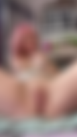 Saftiges pussy-spiel – schau mir zu, wie ich meine saftigen schamlippen für dich spreize und mit meiner klitoris spiele, bis ich komme!