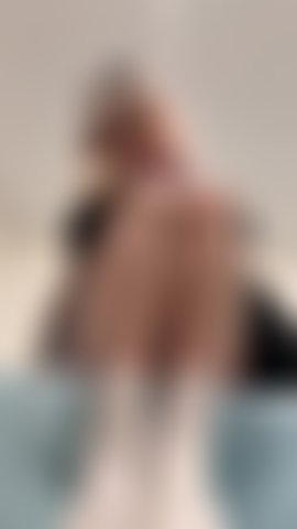 Füße necken – schau mir zu, wie ich nach einem langen tag an der uni meine stinkenden socken ausziehe und dir meine zehen ins gesicht halte, damit du daran saugen kannst ;).