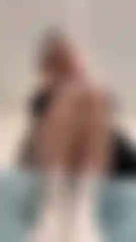 Füße necken – schau mir zu, wie ich nach einem langen tag an der uni meine stinkenden socken ausziehe und dir meine zehen ins gesicht halte, damit du daran saugen kannst ;).